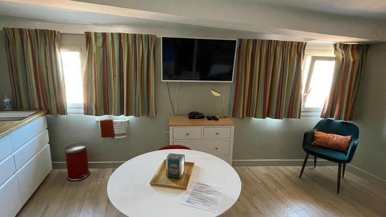 Au Coeur Du Vieux Toulon Au Calme Appartement Renove Climatise Confortable Etage Eleve Avec Ascenseur Proche Parking Et Toutes Commodites Экстерьер фото